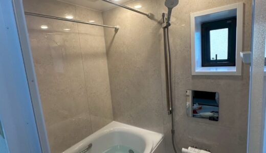 浴室リフォーム｜木目調パネル全面張りのLIXIL リノビオV