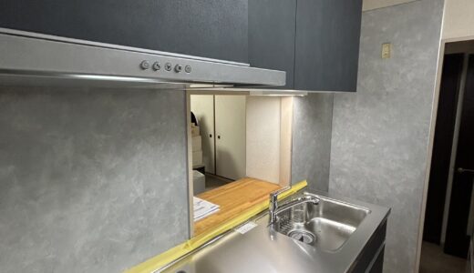 色の主張を抑え、空間全体になじませた扉カラー