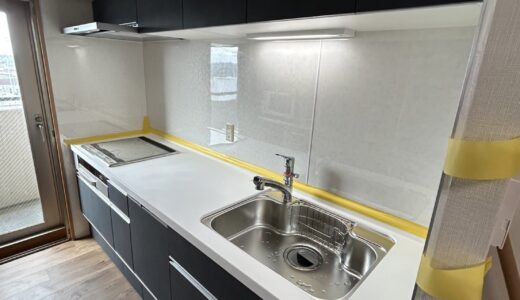 トッコアッシュブルーが引き締めるキッチン