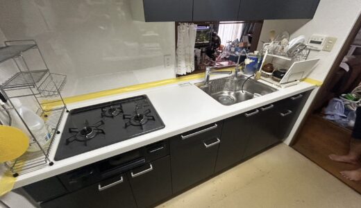 チャコール系扉の存在感