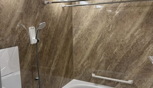 浴室リフォーム 石目調ブラウンパネルが映える構成 LIXILリノビオV