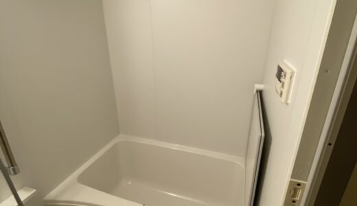 浴室リフォーム白一色で圧迫感を抑えた浴室 リノビオフィットN