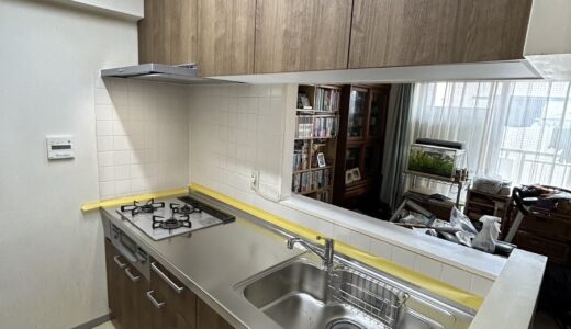 モカウッドとステンレスで整えたキッチン