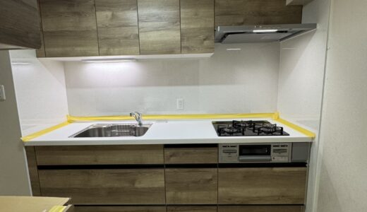 キッチンリフォーム｜ナチュラルな木目仕上がりのクリナップラクエラ