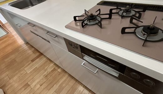 キッチンリフォーム｜明るく整うホワイト仕様のLIXILシエラS