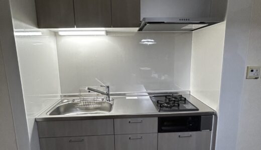 キッチンリフォーム 木目扉とステンレス天板でバランスよくまとまるLIXIL シエラS