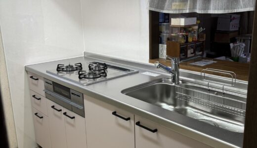 キッチンリフォーム シンプルで清潔感のあるキッチンの LIXILシエラS