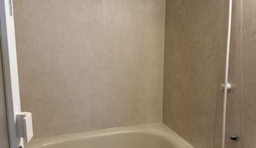 浴室リフォーム ホワイト浴槽とベージュ壁のやさしい配色のLIXILリノビオV