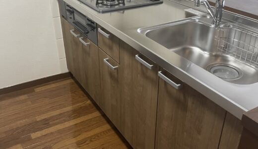 キッチンリフォーム カフェのような木目の温もりが広がるキッチン クリナップ ラクエラ