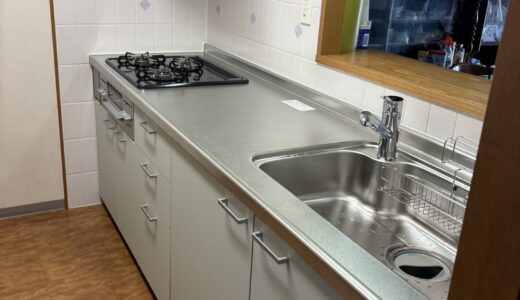 キッチンリフォーム グリーンとステンレスを組み合わせたスタイリッシュな LIXIL シエラS