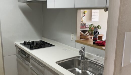 キッチンリフォーム ホワイトスタッコで明るく心地よい空間に仕上げたキッチン　LIXIL リシェル