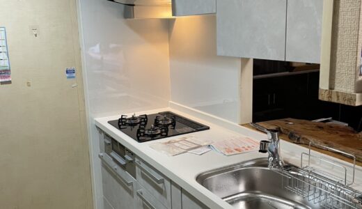 キッチンリフォーム ホワイトスタッコと充実収納で毎日の料理を快適に LIXIL リシェル