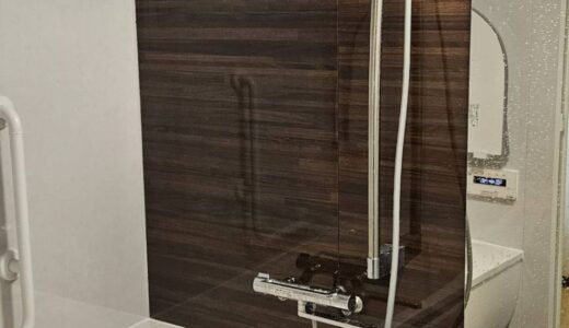 浴室リフォーム 木目のアクセントパネルと保温浴槽でくつろぎやすい浴室 TOTO WYシリーズ