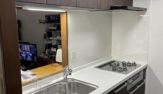 キッチンリフォーム 空間に深みをもたらすプレーンウォルナットのLIXIL リシェル