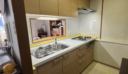 キッチンリフォーム 明るい木目柄とお手入れしやすく清潔感を保ちやすい LIXIL シエラS