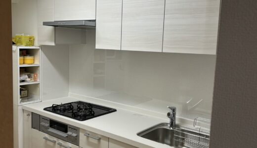 キッチンリフォーム 艶やかな木目柄とLEDライトで手元まで美しいキッチン LIXIL シエラS