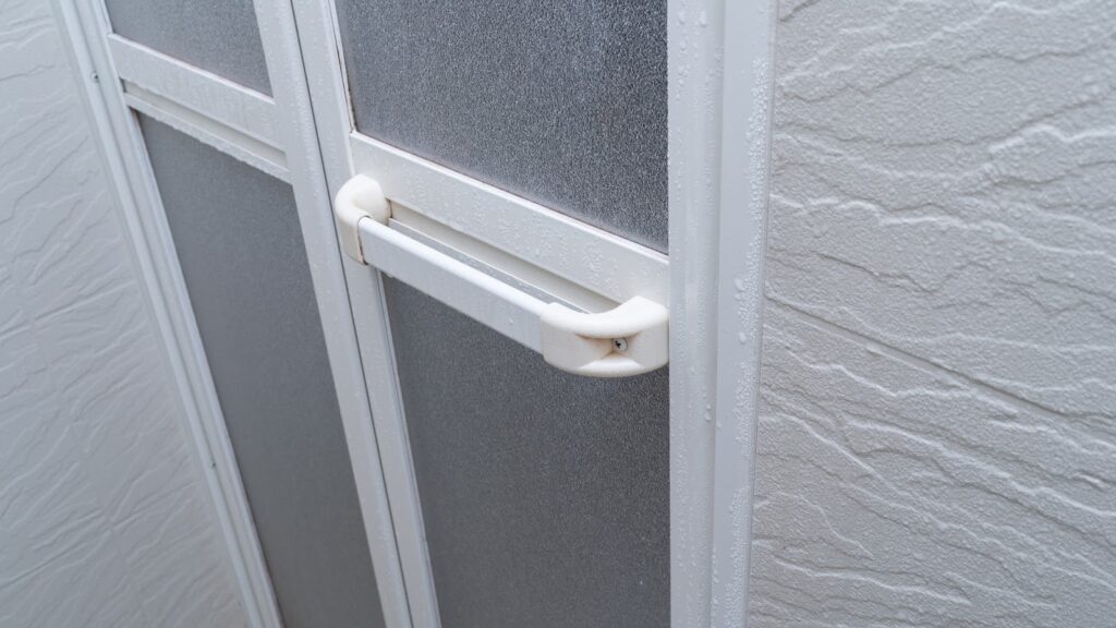 浴室の折れ戸を交換すべきタイミング