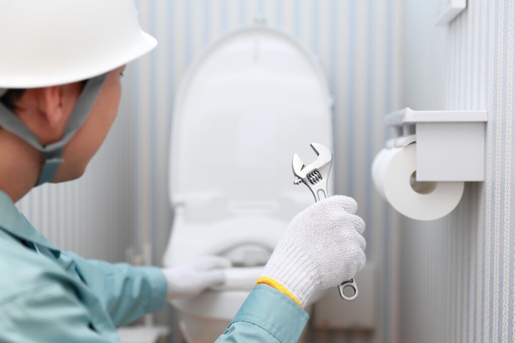 【ケース別】トイレ修理の依頼先と業者選びのコツ、悪徳業者にだまされないための対策を紹介