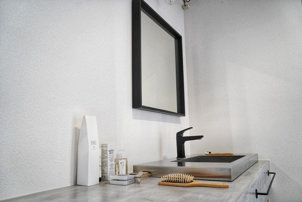 洗面所リフォームで壁紙を張り替えるなら？　壁紙の機能性や選び方のポイント、費用を解説