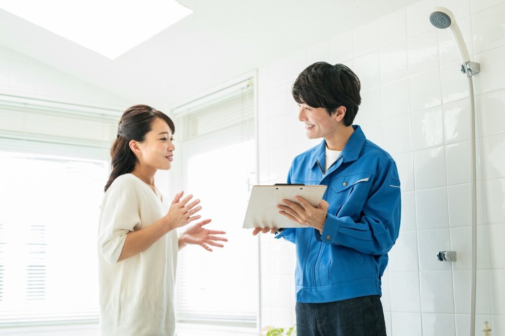 お風呂の水漏れが起きたら? 初期対応や部位別の原因、対処法、DIYの可否を解説