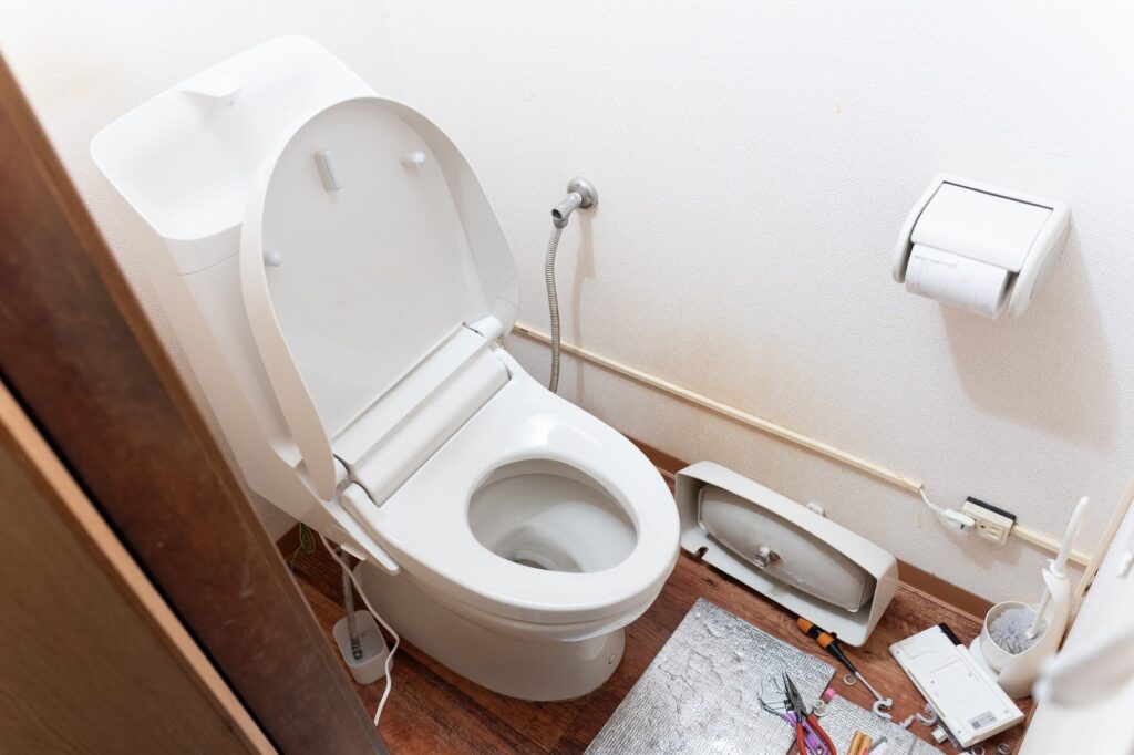 トイレ交換・リフォームは安くできる？　費用を抑えるコツや内訳、依頼先の特徴を解説