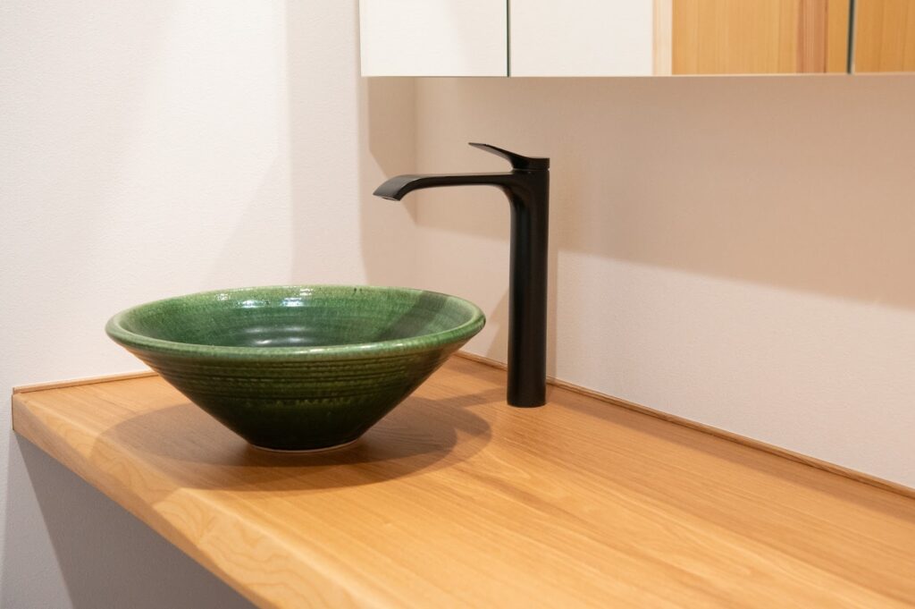 トイレリフォームで手洗いカウンターを設置するには？　確認事項や主要メーカーを紹介