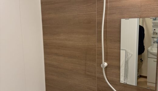 浴室リフォーム チェリーのアクセントとアーチライン浴槽で温かみのある浴室