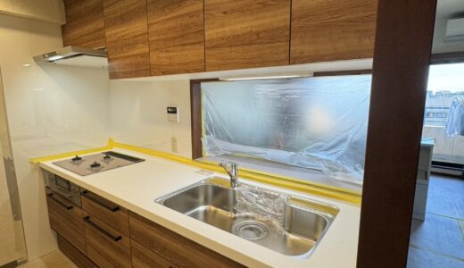 キッチンリフォーム カフェのような温かみのある木目が印象的な クリナップ ラクエラ