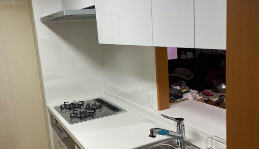 キッチンリフォーム 白×シルバーが映えるクリーンな空間 LIXIL シエラS