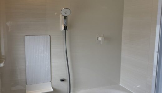 浴室リフォーム 木調と白が爽やかで快適に感じるバスタイム LIXILリノビオVシリーズ