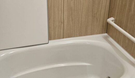 浴室リフォーム ランダムウッドの温もりとホワイト系の清潔感で彩る居心地のよい浴室 LIXIL リノビオVシリーズ Fタイプ