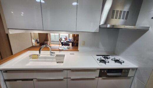 キッチンリフォーム パールホワイト×グランドホワイトで叶える清潔感あふれる上質キッチン タカラスタンダード レミュー